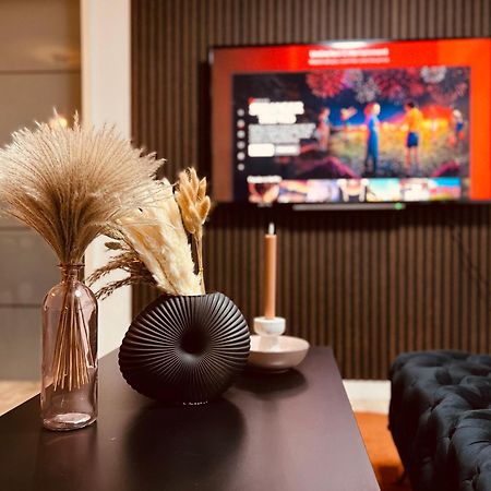 Appartamento Cologne Luxe Living: Opulent Elegance Unleashed Esterno foto