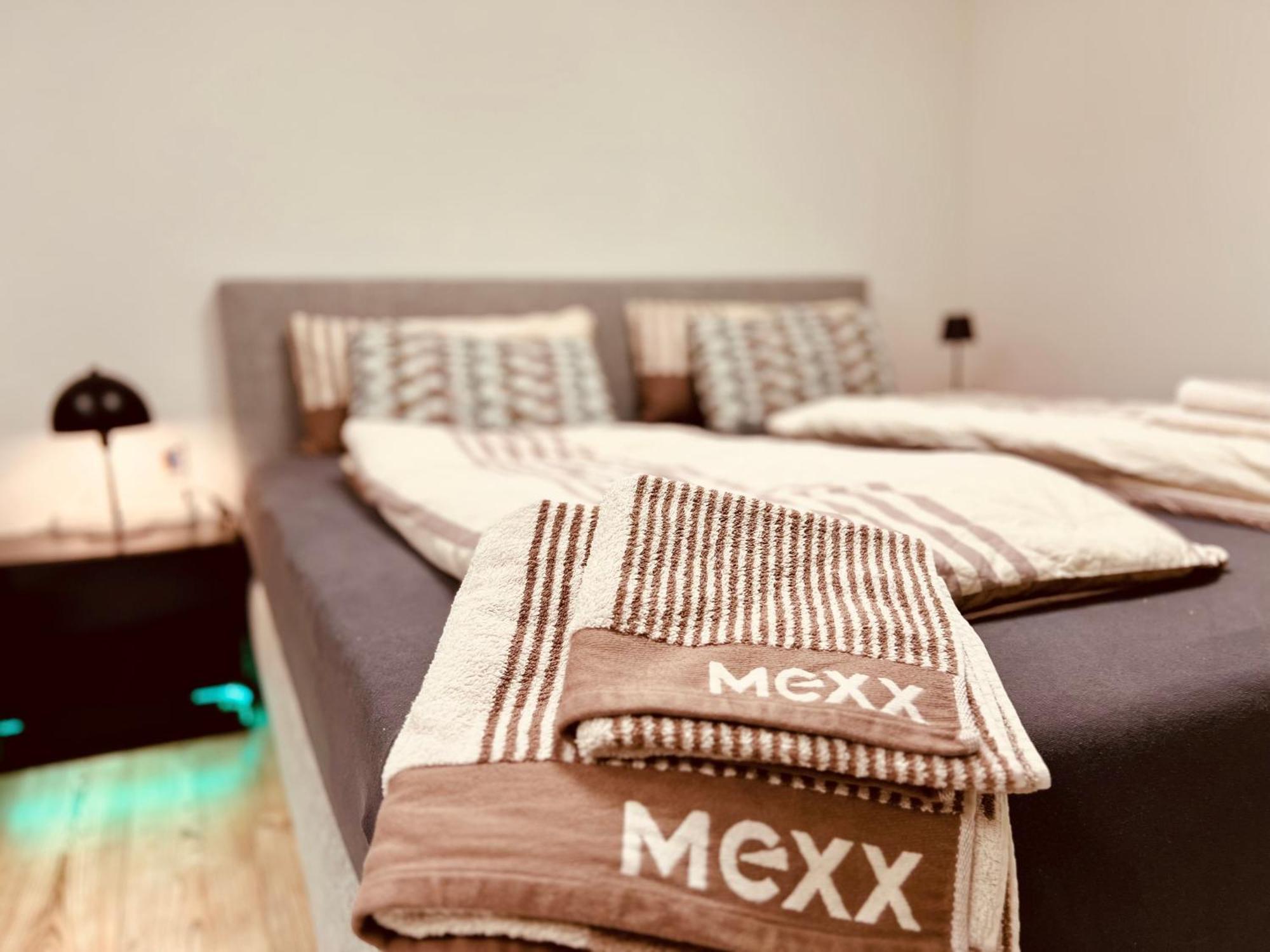 Appartamento Cologne Luxe Living: Opulent Elegance Unleashed Esterno foto