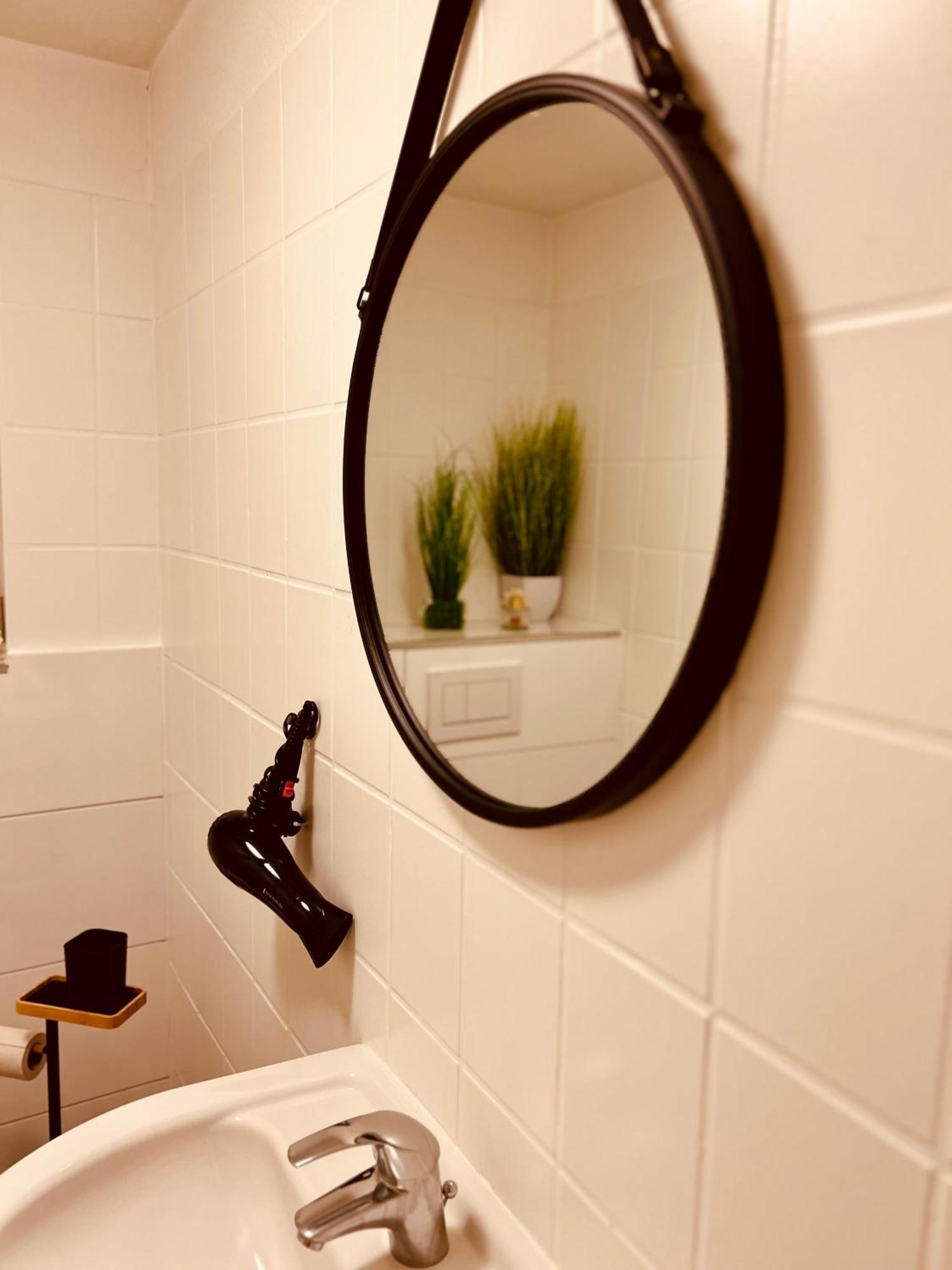 Appartamento Cologne Luxe Living: Opulent Elegance Unleashed Esterno foto